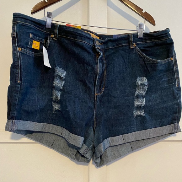 New jean shorts - Picture 1 of 4